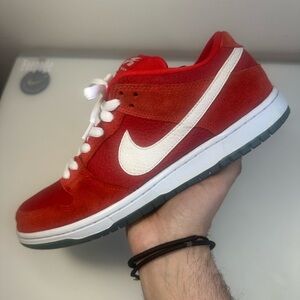 Sz 8 Nike SB Dunk Low Challenge Red 2012